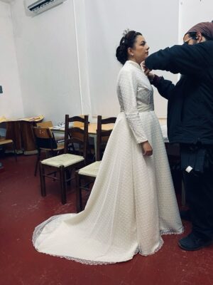 Ana Guiomar Instagram - Ultimamente têm me perguntado quantas vezes me casei na ficção, curiosamente nunca tinha pensado sobre…
Mais do que casar várias vezes,também é muito giro casar em várias épocas…💫
Pelas minhas contas umas quatro.