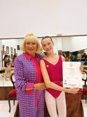 Anastasia Russo Instagram - Golden medal 🥇 at the @royalacademyofdance ballet exam! 🩰 
Thank you to my amazing school @escueladeballetafricaguzman for the love and the trust! happy to continue this upcoming year 🫂