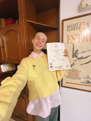 Anastasia Russo Instagram - Golden medal 🥇 at the @royalacademyofdance ballet exam! 🩰 
Thank you to my amazing school @escueladeballetafricaguzman for the love and the trust! happy to continue this upcoming year 🫂