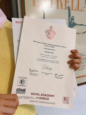 Anastasia Russo Instagram - Golden medal 🥇 at the @royalacademyofdance ballet exam! 🩰 
Thank you to my amazing school @escueladeballetafricaguzman for the love and the trust! happy to continue this upcoming year 🫂