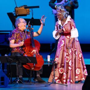 Angélique Kidjo Instagram - 💃🏿🎻 ♥️About last night! ♥️🎻💃🏿
#sarabandeafricaine at the @hollywoodbowl  with @yoyoma 
📸 by Elizabeth Asher, provided courtesy of the LA Phil. // @elizabethasherphoto 
@david_donatien @thierryvatonofficiel @magatte_fall_official @sinkane @maryjanemarcasiano @kimeradesign