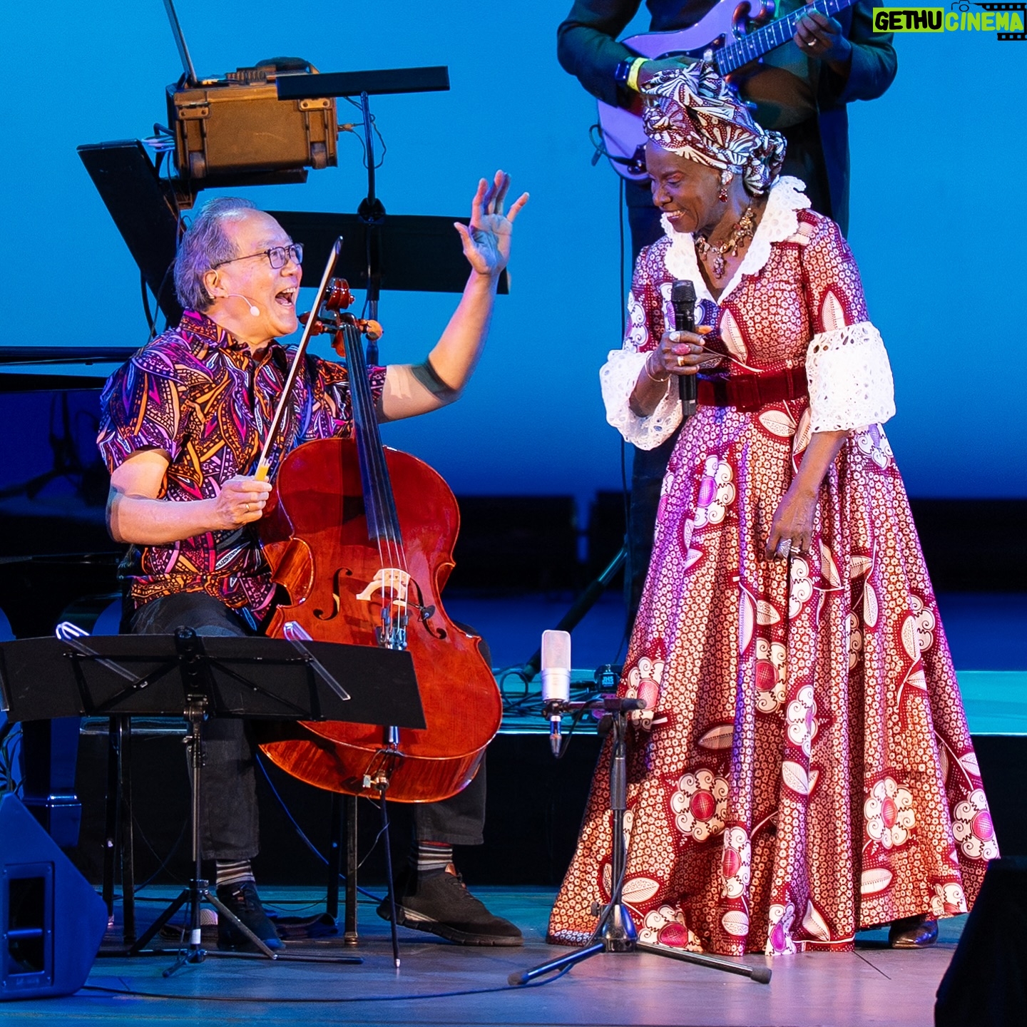 Angélique Kidjo - 5.5K Likes - 💃🏿🎻 ♥️About last night! ♥️🎻💃🏿
#sarabandeafricaine at the @hollywoodbowl  with @yoyoma 
📸 by Elizabeth Asher, provided courtesy of the LA Phil. // @elizabethasherphoto 
@david_donatien @thierryvatonofficiel @magatte_fall_official @sinkane @maryjanemarcasiano @kimeradesign