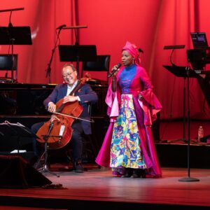 Angélique Kidjo Instagram - 💃🏿🎻 ♥️About last night! ♥️🎻💃🏿
#sarabandeafricaine at the @hollywoodbowl  with @yoyoma 
📸 by Elizabeth Asher, provided courtesy of the LA Phil. // @elizabethasherphoto 
@david_donatien @thierryvatonofficiel @magatte_fall_official @sinkane @maryjanemarcasiano @kimeradesign