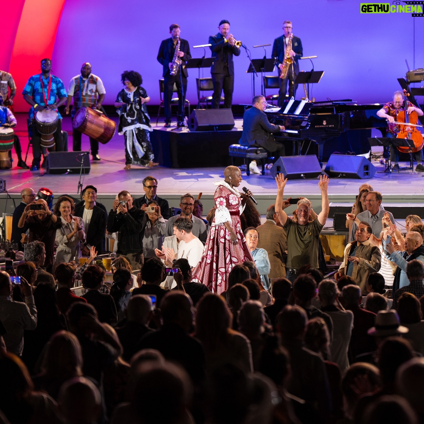 Angélique Kidjo - 5.5K Likes - 💃🏿🎻 ♥️About last night! ♥️🎻💃🏿
#sarabandeafricaine at the @hollywoodbowl  with @yoyoma 
📸 by Elizabeth Asher, provided courtesy of the LA Phil. // @elizabethasherphoto 
@david_donatien @thierryvatonofficiel @magatte_fall_official @sinkane @maryjanemarcasiano @kimeradesign