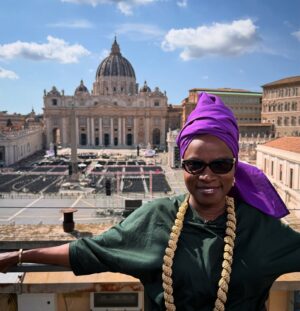 Angélique Kidjo Instagram - 🕊️ Getting ready for the big Grace For The World concert for Peace tonight 🕊️ directed by @pharrell and @andreabocelliofficial with @johnlegend @iamjhud @karolg @bambam1a and many others!
ST. PETER’S SQUARE IN ROME
9PM CEST
GRACEFORTHEWORLD.LIVE
DOORS AT 6PM,
CONCERT AT 9PM
ATTEND FOR FREE OR STREAM LIVE ON
@disneyplus @hulu 
@abcnewslive
