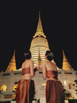 Aniporn Chalermburanawong Instagram - สุขสันต์วันลอยกระทงเจ้าค่ะ🪷✨