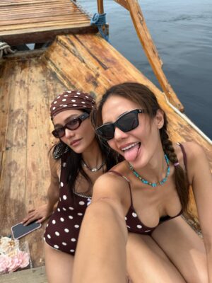 Aniporn Chalermburanawong Instagram - ในที่สุดก็หลอกล่อพี่แนทมาดำน้ำได้อีกรอบ5555 รอบนี้อนิไม่ตุ้บดำน้ำได้สวยเลยดีใจ!!🧜🏼‍♀️🧜🏼‍♀️🩵✨