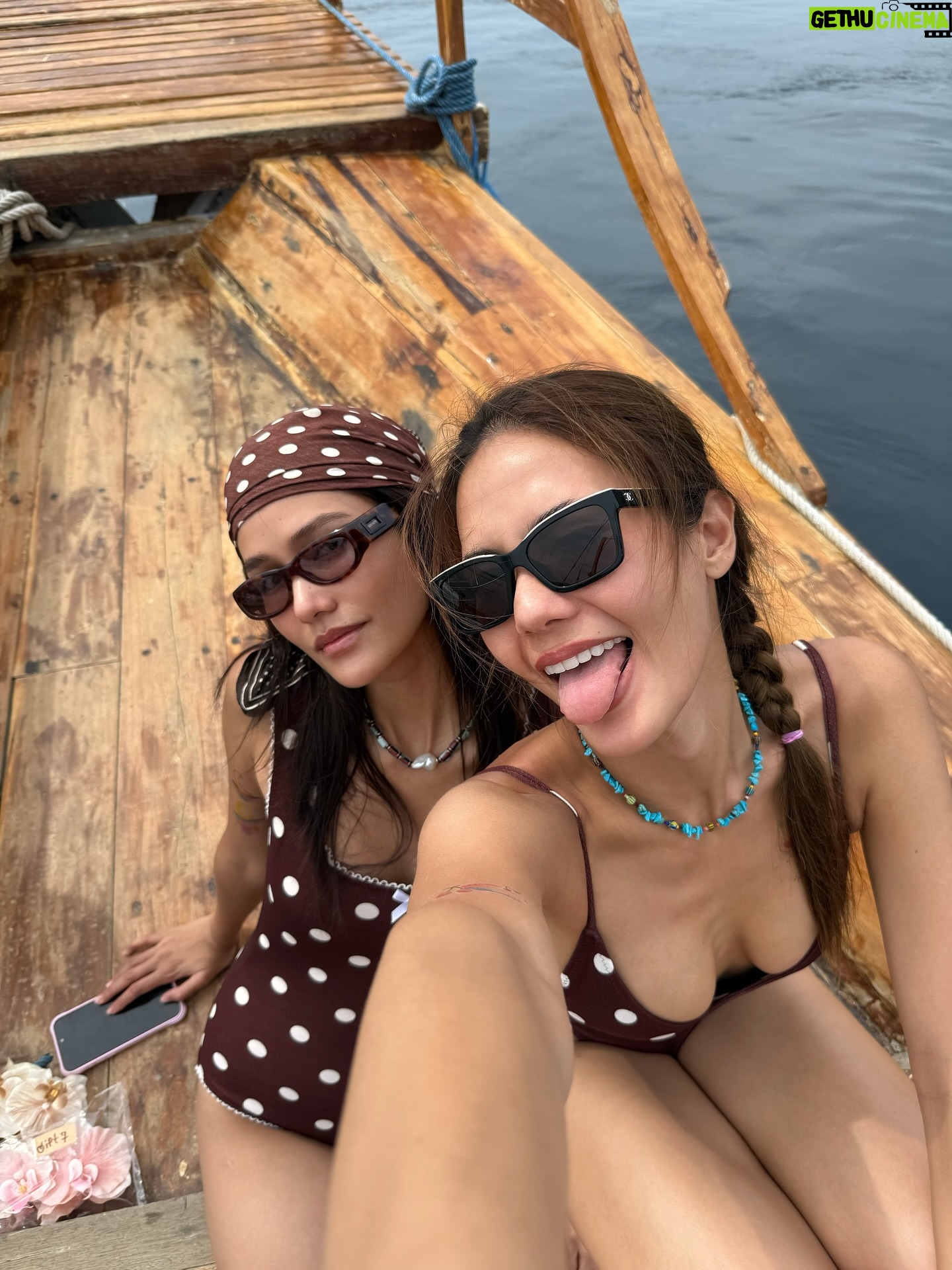 Aniporn Chalermburanawong - 36.5K Likes - ในที่สุดก็หลอกล่อพี่แนทมาดำน้ำได้อีกรอบ5555 รอบนี้อนิไม่ตุ้บดำน้ำได้สวยเลยดีใจ!!🧜🏼‍♀️🧜🏼‍♀️🩵✨