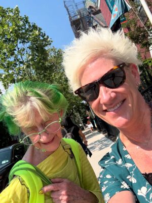 Anne Burrell Instagram - I ran into @greenladyofbrooklyn in my neighborhood today!! I’m not going to lie- I have been keeping an eye out for her. I may or may not have followed her down the street for a minute. She is just lovely!!! #ilovewhatido #luckygirl 💚💚💚