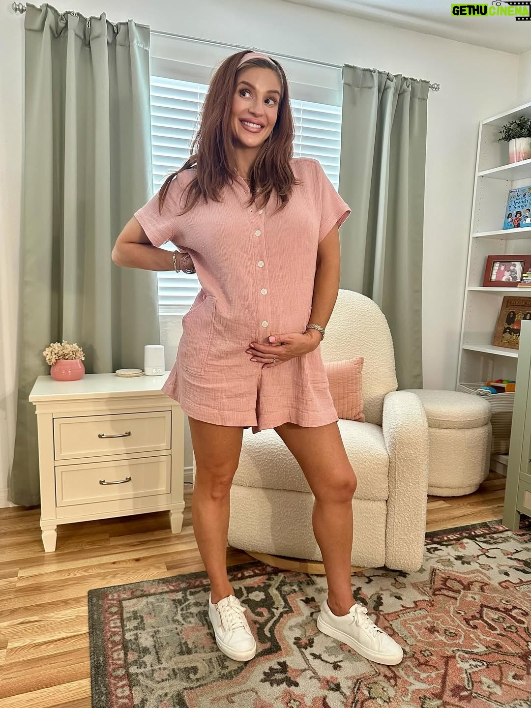 Anneliese Van Der Pol - 9.4K Likes - Pink is the new black. @hatchgal 🌸