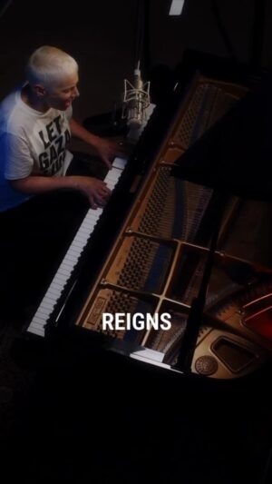 Annie Lennox Instagram - Dear Friends,
My ‘ re- imagined version’ of Why? – For Gaza is now available to stream, download, and watch (link in bio) - With all proceeds going to the @chooselove - Together for Palestine fund. It can also be used as an audio overlay on social clips and this clip is downloadable here.
Please check it out and share widely. In this way we can raise funds for these vital organisations. 🙏

LET GAZA LIVE

Love and Peace - Annie L

#letgazalive #togetherforpalestine