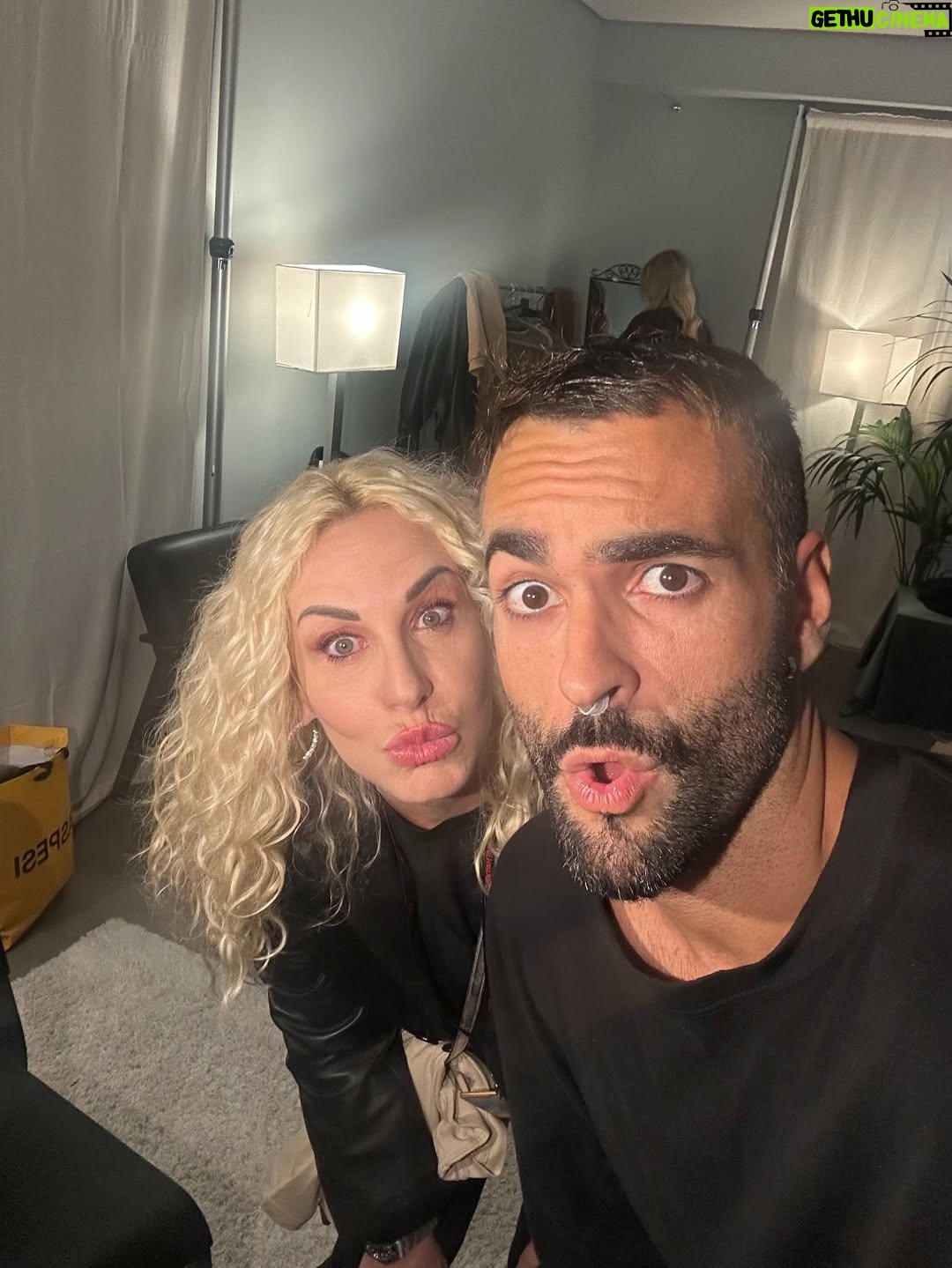 Antonella Clerici - 61.1K Likes - Quanto sei bravo, talentuoso , bello, simpatico ❤️ ti adoro @mengonimarcoofficial concerto fantastico⭐️
