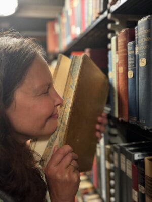 Ashley Judd Instagram - I’m honored, and wow, it is so much fun!!!!
to return to my (second, University of Kentucky having been first) academic home, Harvard Kennedy School.
I am a Senior Fellow with the Women and Public Policy Program! Wahoo, lookout!
In 2009, I thought I would do my Master’s somewhere else, when a professor who knew my international work well asked, “Why aren’t you going to Harvard?”
Totally shocked, I replied, “Why am I not putting a rocket ship up my rear end and going to the moon?” I didn’t recognize myself as “Harvard material.”
I soon reviewed the Harvard Kennedy School of Government Women & Public Policy Program website.I actually wept.
“These are my people.”
I began to feel confident that the expertise of my lived experience births a perspective and wisdom, combined with academic learning and being with folks from all over the planet, that means I have something unique and valuable to offer.
So.
It’s okay to be smart.
It’s okay to care.
It’s okay to be human.
It’s okay not to know,
and
to ask someone how to do things,
free from feeling shame or guilt.
(Like how to use my new email
or the shared folder with class readings! 🤔🤷🏻♀️)
I will guest lecture in a few classes around campus, attend so many neat things (such as with Hon Mr Justice Chile Eboe-Osuji, pictured here, President of the International Criminal Court), goof off, and ask really hard questions it seems many won’t dare to ask!
Thanks for coming along!
Love,
Ashley
@harvardkennedyschool