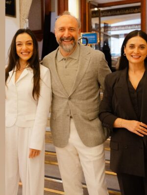 Aslihan Gurbuz Instagram - Wonderful people and incredible memories from Cannes last week.
Huge thanks to 
@rutkayozis 
@selen_karabulut 
@ugur_karabulut_ 
and
@ogm.pictures 
🙏🏻❤️🌸

#reklam