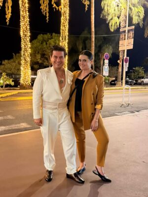 Aslihan Gurbuz Instagram - Wonderful people and incredible memories from Cannes last week.
Huge thanks to 
@rutkayozis 
@selen_karabulut 
@ugur_karabulut_ 
and
@ogm.pictures 
🙏🏻❤️🌸

#reklam