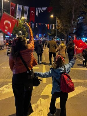 Aslihan Gurbuz Instagram - Coşku minnet ve birliktelikle 🇹🇷❤️🙏🏻