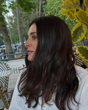 Aslihan Gurbuz Instagram - Poz vermenin ve filtre seçmenin zor olduğu bir pazar. 
(İlk ve son pozsuz-filtresizdir)

📸 @inancolog