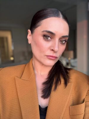 Aslihan Gurbuz Instagram - Wonderful people and incredible memories from Cannes last week.
Huge thanks to 
@rutkayozis 
@selen_karabulut 
@ugur_karabulut_ 
and
@ogm.pictures 
🙏🏻❤️🌸

#reklam