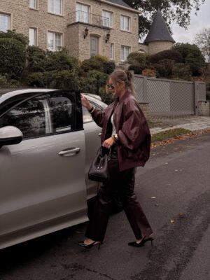 Aurélie Van Daelen Instagram - My ride or die 🍷
Pants @hm 
Bomber @boohoo 
Heels @nakd.france 
Sunglasses @tomford 
Bag @paris64world
