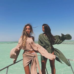 Aya Samaha Instagram - Some bonds are written before we’re even born ours is one of them 💖
You’ve been with me through every version of my life and no matter what changed you were always there steady warm and full of love
Happy birthday to you my baby and my forever piece of home🫂🏡 🌸👯‍♀️

و شكرا انك الذ اخت في العالم 👊