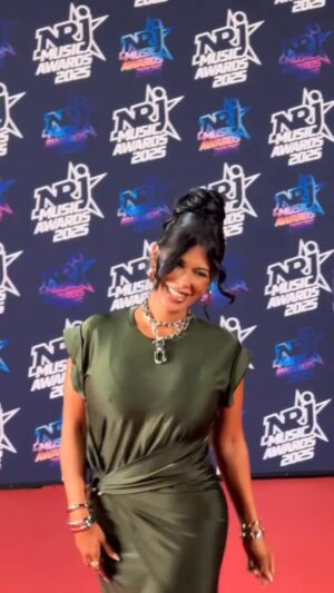 Ayem Nour Instagram - NMA 2025 !
Merci à toute mon équipe de m’avoir sublimée
✨
Style by @jerome_capriati
Hair @aurel_hairstylepro
Makeup @latifah_makeupartist
Ongles @o.prestige.beauty
✨
Merci à ma secu fidèle depuis 11 ans @mouscannes
Merci à mon @shai.fda
Mention spéciale aux @nrjmusicawards
Jean-Paul Baudecroux
@nrjmaryam
Merci au @hotelbarrierelemajestic
Merci à mon fils d’être toujours à mes côtés