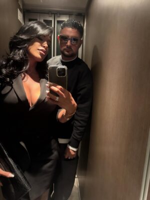 Ayem Nour Instagram - Ça rentre même pas dans les cases…😮💨🤍🖕🏼
Full Look @icone.paris17 ✨