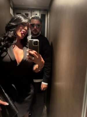 Ayem Nour Instagram - Ça rentre même pas dans les cases…😮💨🤍🖕🏼
Full Look @icone.paris17 ✨
