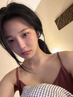 Baek Jiheon Instagram - 여름도끝나가요