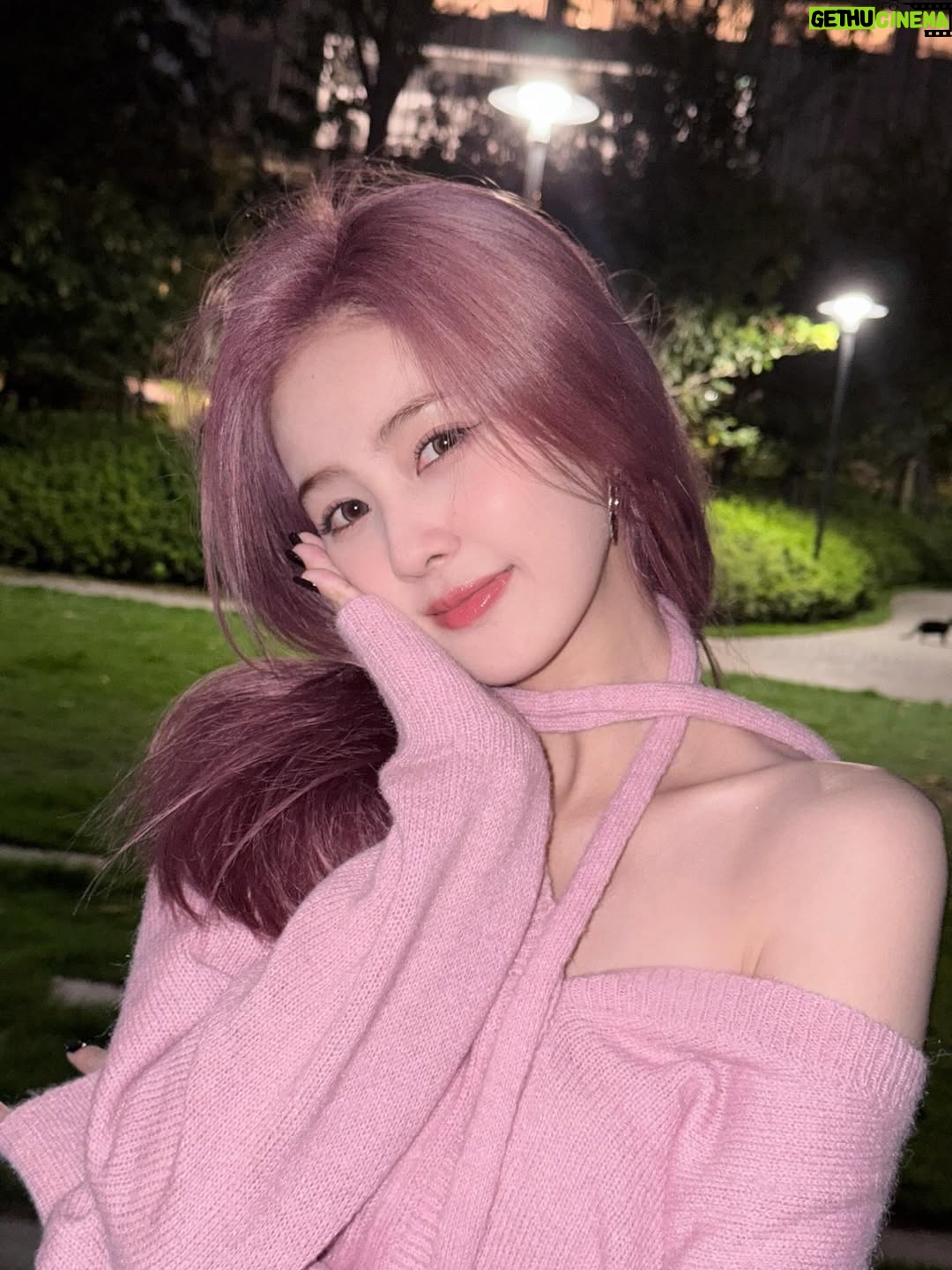 Bai Lu - 440.2K Likes - 💕