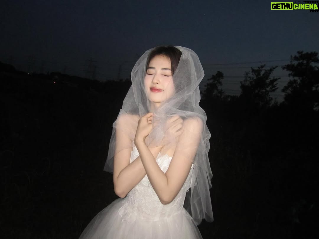Bai Lu - 440.6K Likes - 👰🏻‍♀️