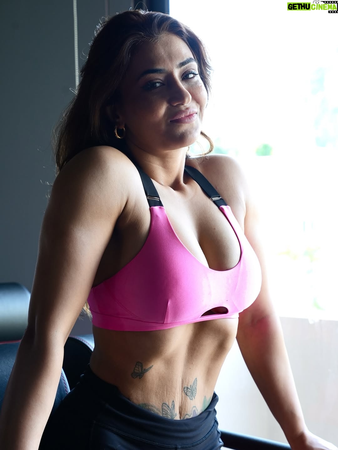 Balreet Mann - 32.5K Likes - Getting gym-ready isn’t just routine—it’s the favorite grooming of my day, my month, my year. Call it passion, call it obsession… but I won’t trade it for anything❤️

##GymGrooming #GymStyle #GymMom #FitnessMom #BreatheMom #StrongMomStrongMind #MomWhoLifts #LiftLikeAMom #FitMomEnergy #StrongerEveryRep #SweatAndStyle #powerfulandpretty💋