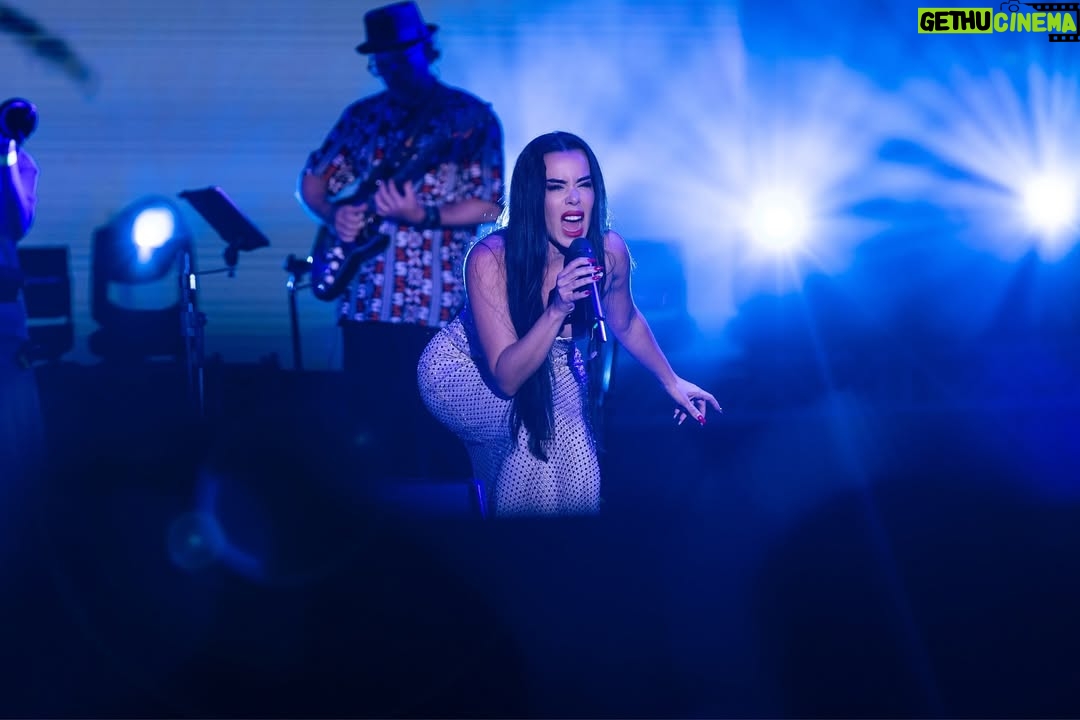 Beatriz Luengo - 20K Likes - Que el dolor nos pille bailando, que cuando no haya música, ni luces, ni brillos, tú y yo sigamos encontrando siempre un motivo por el que bailar. Porque te conocí en un baile y vivir contigo es esa complicidad de un paso adelante tú y un paso adelante yo. Te amo. Te amo mucho ❤️

Gracias Canarias por el cariño inmenso de este fin de semana increíble!

Fotos: @basiliosilvaphoto
