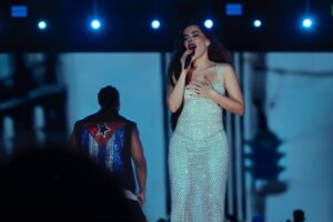 Beatriz Luengo Instagram - Que el dolor nos pille bailando, que cuando no haya música, ni luces, ni brillos, tú y yo sigamos encontrando siempre un motivo por el que bailar. Porque te conocí en un baile y vivir contigo es esa complicidad de un paso adelante tú y un paso adelante yo. Te amo. Te amo mucho ❤️

Gracias Canarias por el cariño inmenso de este fin de semana increíble!

Fotos: @basiliosilvaphoto