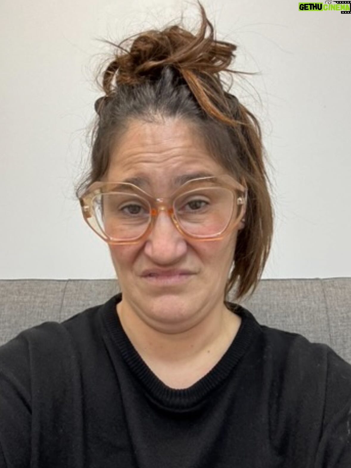 Belén Mora - 10.4K Likes - Ese brillo tan lindo que nos da la maternidad. Tanto que nos da y tanto que nos quita. Tanto material por la cresta. 
#BASTA , ek show que tus hormonas necesitan.
Ven a vivir el postparto conmigo. 
Un show mas honedto que la ctm, no apto para mamitas instagram. Se aceptan madres y padres reales, y gente que se quiera cagar de risa .
•• 17 OCT @clubdesanmiguel // Entradas @comedy_pass 
•• 31 OCT @palermoteatrobar // Entradas @comediaticket 

Abre los fuegos la mejor comediante del universo @maitelanchares