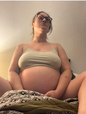 Belén Mora Instagram - Ese brillo tan lindo que nos da la maternidad. Tanto que nos da y tanto que nos quita. Tanto material por la cresta. 
#BASTA , ek show que tus hormonas necesitan.
Ven a vivir el postparto conmigo. 
Un show mas honedto que la ctm, no apto para mamitas instagram. Se aceptan madres y padres reales, y gente que se quiera cagar de risa .
•• 17 OCT @clubdesanmiguel // Entradas @comedy_pass 
•• 31 OCT @palermoteatrobar // Entradas @comediaticket 

Abre los fuegos la mejor comediante del universo @maitelanchares