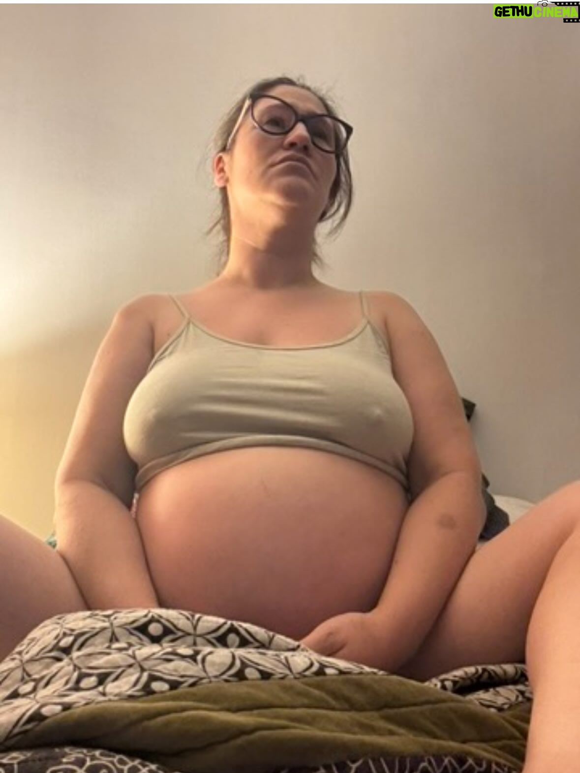 Belén Mora - 10.4K Likes - Ese brillo tan lindo que nos da la maternidad. Tanto que nos da y tanto que nos quita. Tanto material por la cresta. 
#BASTA , ek show que tus hormonas necesitan.
Ven a vivir el postparto conmigo. 
Un show mas honedto que la ctm, no apto para mamitas instagram. Se aceptan madres y padres reales, y gente que se quiera cagar de risa .
•• 17 OCT @clubdesanmiguel // Entradas @comedy_pass 
•• 31 OCT @palermoteatrobar // Entradas @comediaticket 

Abre los fuegos la mejor comediante del universo @maitelanchares