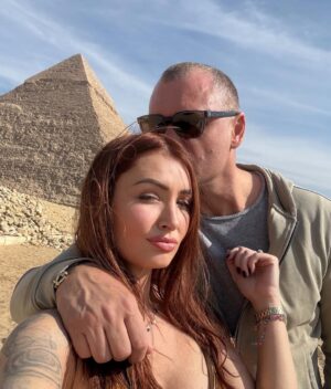 Beverly Bello Instagram - 730 jours , nous 🫶  17/08/2023