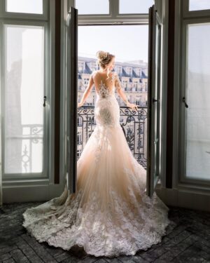 Beverly Bello Instagram - Robe sirène & robe princesse 👸 magnifique robe de chez @lamarieecapricieuse 🥰  Coiffure : @alia.coiffure  Photo BY @photographerinparis