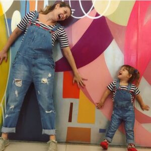 Bianca Castanho Instagram - Feliz Dia das Crianças!!! 🎈🍭✨
Em especial para a minha, que já virou teenager, mas vai ser pra sempre a minha menininha 🥹🫶🏻🥰
Obrigada por deixar a minha vida mais colorida, leve, iluminada e feliz!!! 😍💗🌸 #diadascrianças
