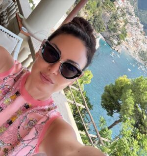 Bleona Instagram - Italian Holidays 2025 🇮🇹