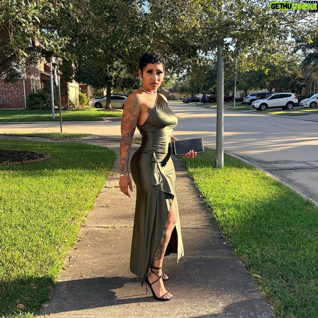 Brittney Bee Starr Williams - 10K Likes - Just want to say thank you for all the love the comments , my friends, my family ☺️☺️ I’m still in shock ❤️❤️💍💍 #engaged  shop @eleven22_online
