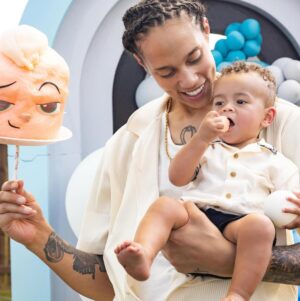 Brittney Griner Instagram - 1️⃣ whole year of Bash 🦕🥏🐳👔 … I love you son 👑… Know i’m 10 toes down behind you, always! The world is yours my young King 🤴🏽