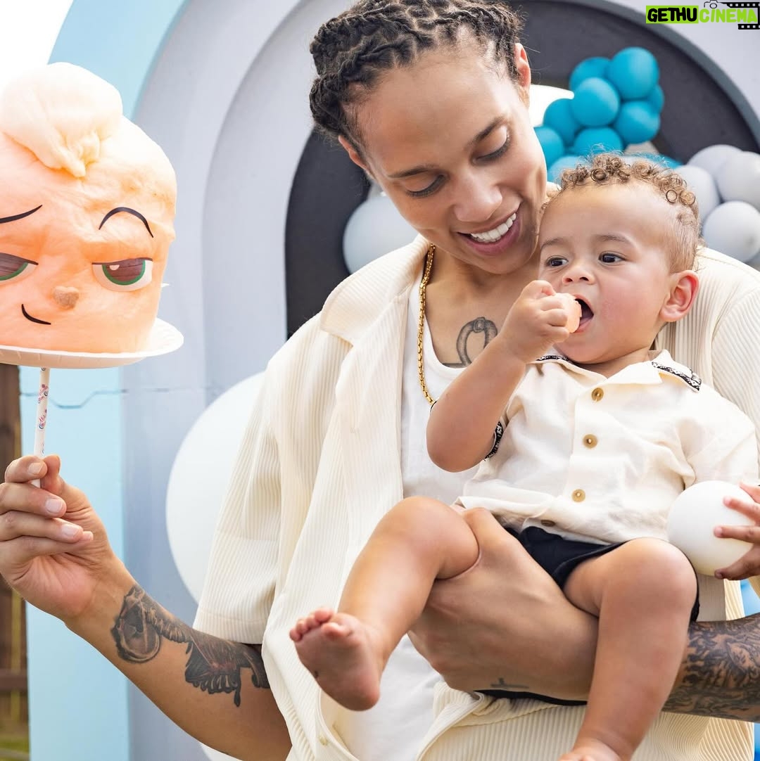 Brittney Griner - 65.1K Likes - 1️⃣ whole year of Bash 🦕🥏🐳👔 … I love you son 👑… Know i’m 10 toes down behind you, always! The world is yours my young King 🤴🏽