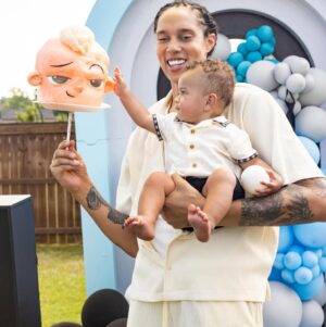 Brittney Griner Instagram - 1️⃣ whole year of Bash 🦕🥏🐳👔 … I love you son 👑… Know i’m 10 toes down behind you, always! The world is yours my young King 🤴🏽