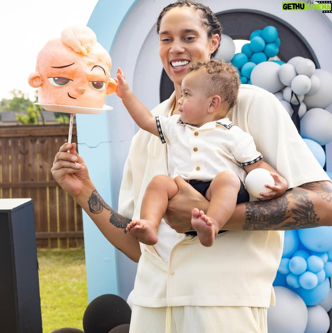 Brittney Griner - 65.1K Likes - 1️⃣ whole year of Bash 🦕🥏🐳👔 … I love you son 👑… Know i’m 10 toes down behind you, always! The world is yours my young King 🤴🏽