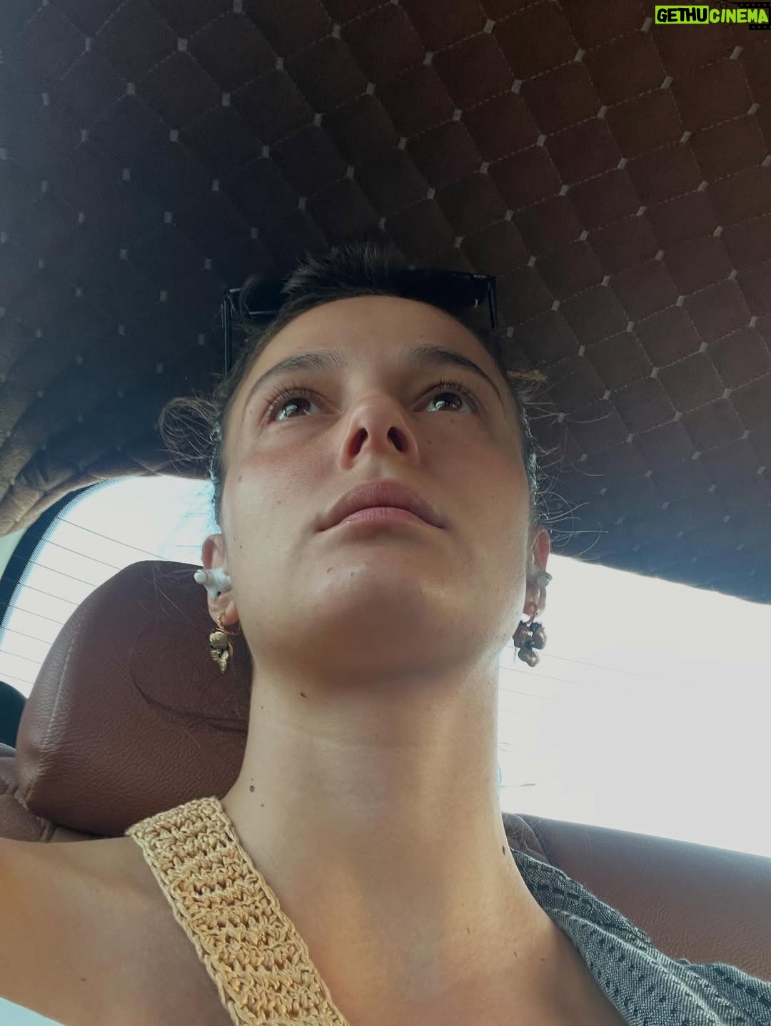 Büşra Develi - 59.6K Likes - Doğum günümü kutlayan,güzel dileklerini ileten herkese çok teşekkür ederim.Sizi çok seviyorum 🤍  Ayrıca 32’den bildiriyorum: 20’lerden çooook daha iyi. Yani hepimiz sakin olabiliriz.🫠 (son fotoğrafın kusuruna bakmayın)