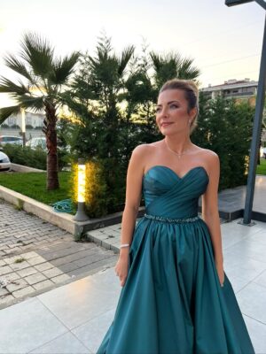 Burcu Kara Instagram - Hem mutlu,hem duygusal bir gece.Nicelerine.🙏🏼🥹❤️💍