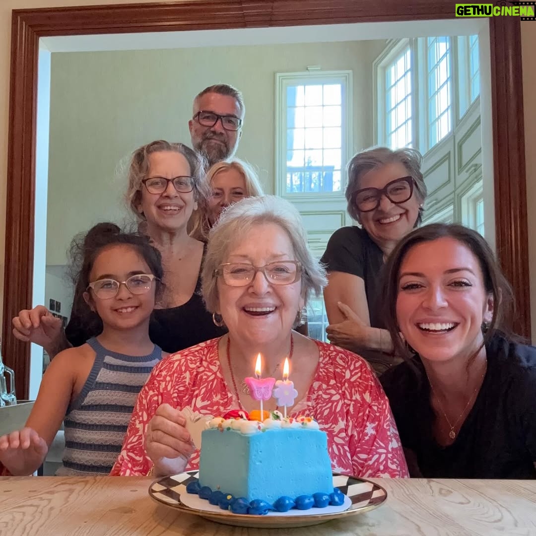 Caroline Manzo - 20.3K Likes - Happy 88th Birthday, Mama! We had the best day celebrating you & doing what you love most…
Arts & Crafts 🩷
@laurenmanzo @franniebkind2animals @cookierooney @lauritanettie