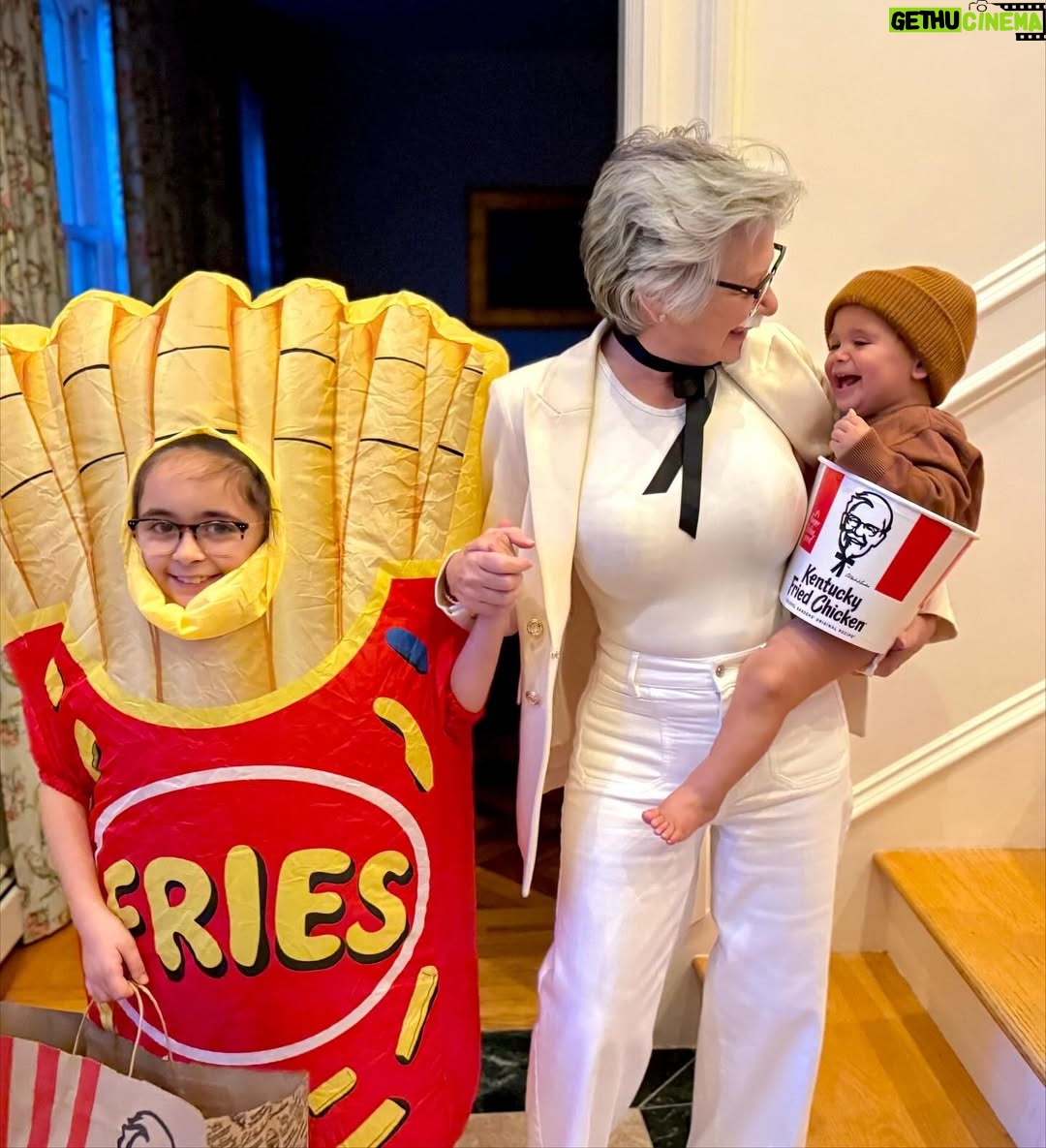Caroline Manzo - 22.6K Likes - My little “5” piece nugget and my small fry. ❤️🩵🩷 @laurenmanzo @chelseajmanzo @albiemanzo @kfc