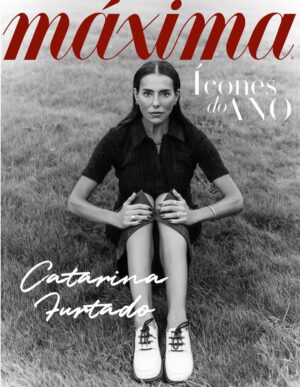 Catarina Furtado Instagram - Dos 19 aos 53 anos, em qualquer uma das suas escolhas profissionais, Catarina esteve sempre exposta ao grande público. Como se alcança a liberdade com tão grande escrutínio? Da dança que sempre praticou às causas feministas que a agitam e a fazem estar mais perto das mulheres que a abordam diariamente – há os afetos, a família e as falhas que a fizeram avançar. Conversámos com Catarina Furtado, no meio de vinhedos a perder de vista, no Hotel Les Sources de Caudalie, em Bordéus.

Nas bancas a 30 de outubro. 

Capa @catarinafurtadooficial 2/3
Diretora @rosarinhocastro 
Por @tiagomanaia 
Realização de @barrosdebarros 
Fotografia de @_ricardocsantos 
Cabelos de @helenavazpereira 
Maquilhagem de @cristinagomes.makeup 

#máxima #máximapt #máxima37anos #revistamáxima
